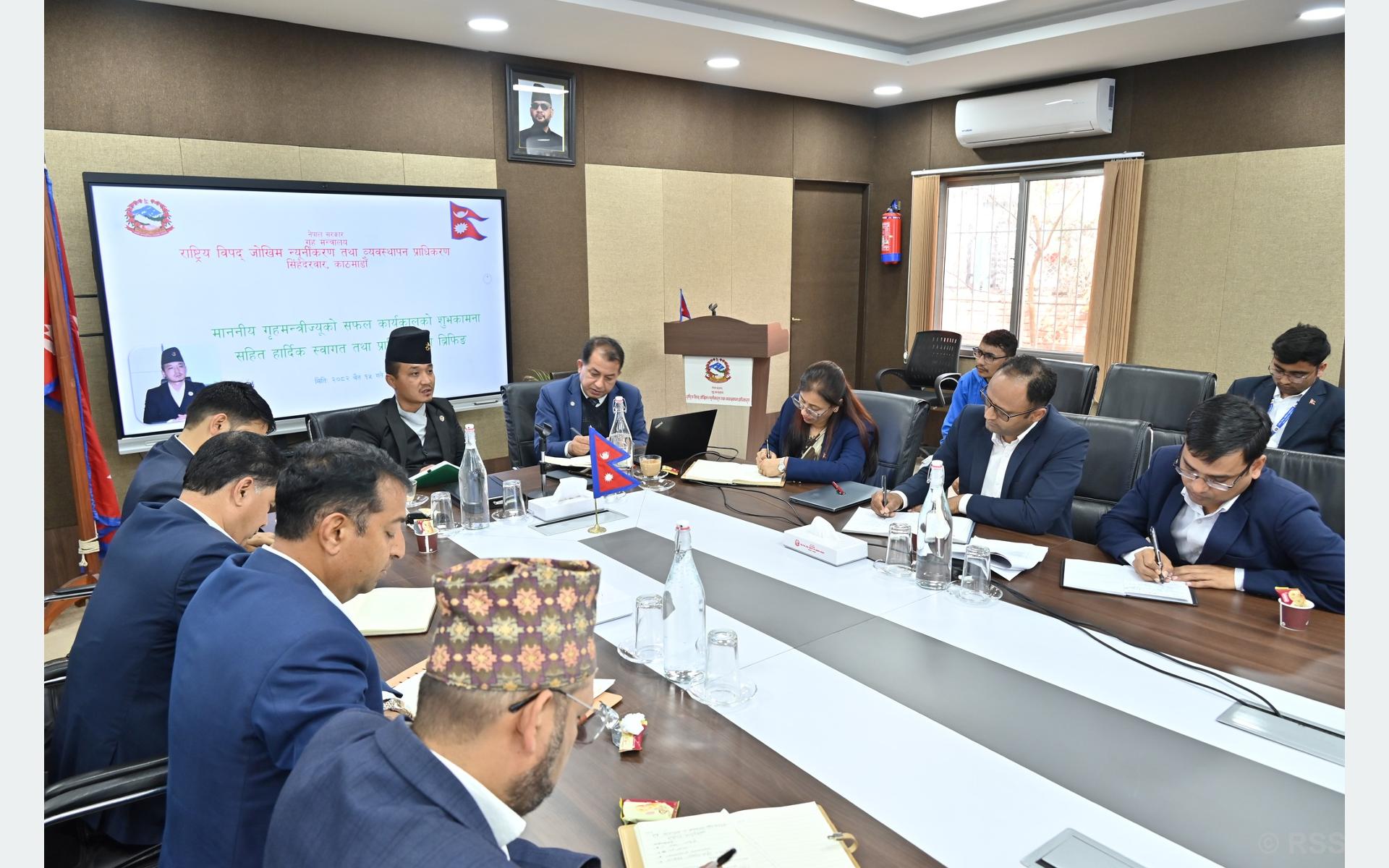 नागरिकको सुरक्षा हुनेगरी मनसुनको पूर्वतयारी गर्न गृहमन्त्री गुरुङको निर्देशन