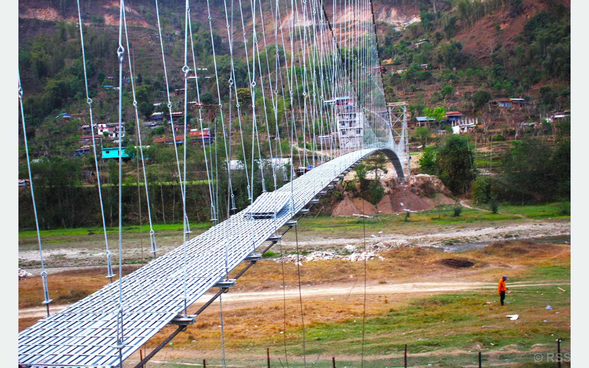 पाँच महिनाअगावै निर्माण सम्पन्न भयो झोलुङ्गे पुल