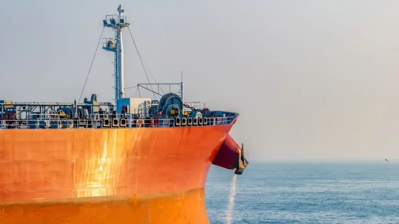 अमेरिकी जहाजमा आक्रमण, एक जनाको मृत्यु