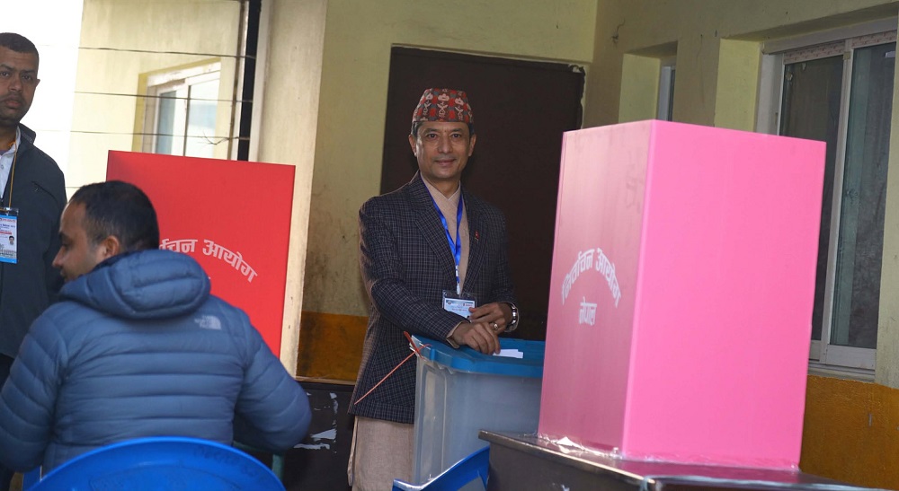 निर्वाचन आयुक्त सगुन शम्शेर जबराद्वारा मतदान