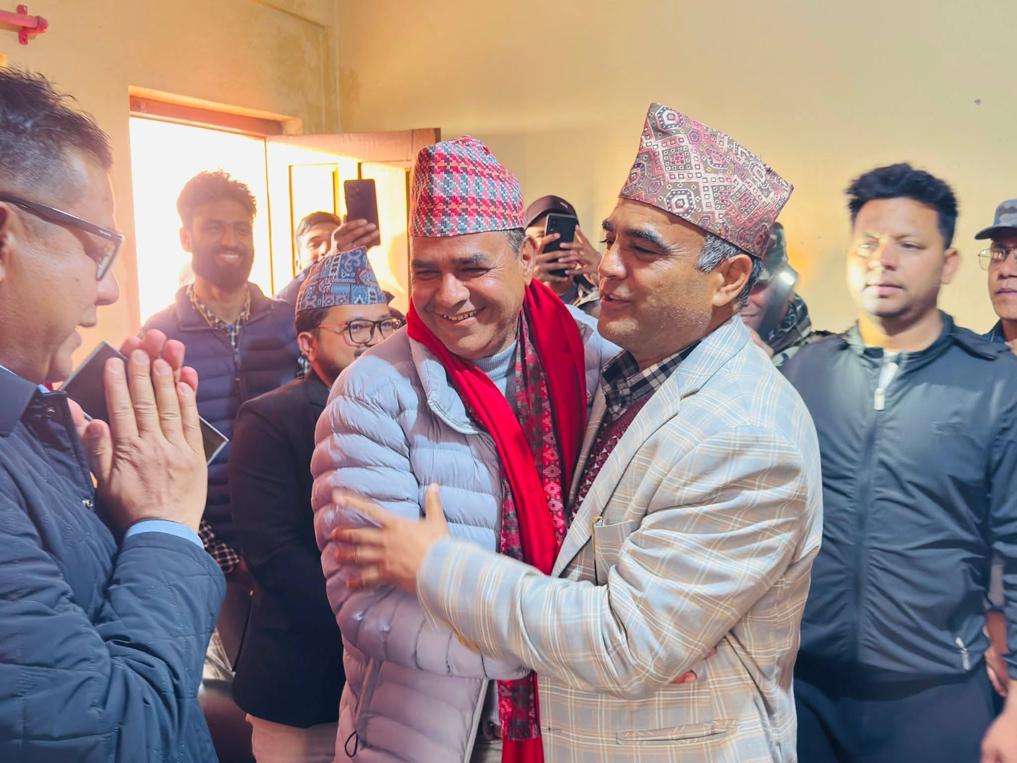 डडेल्धुरामा ठूलो उलटफेर, देउवा जित्दै आएको क्षेत्रमा रास्वपाको कब्जा