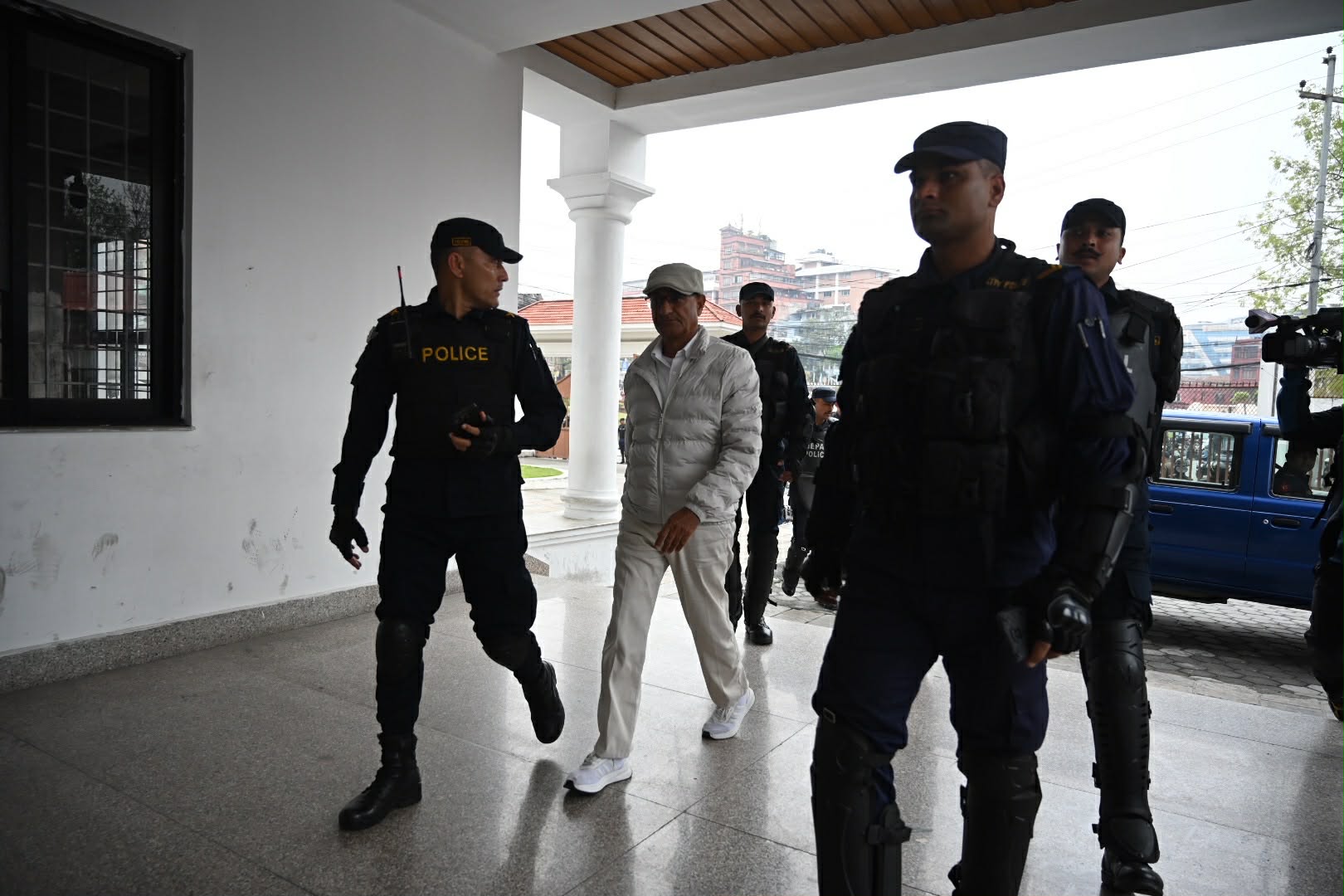 रमेश लेखकलाई सरकारी वकिलको कार्यालयमा लगियो