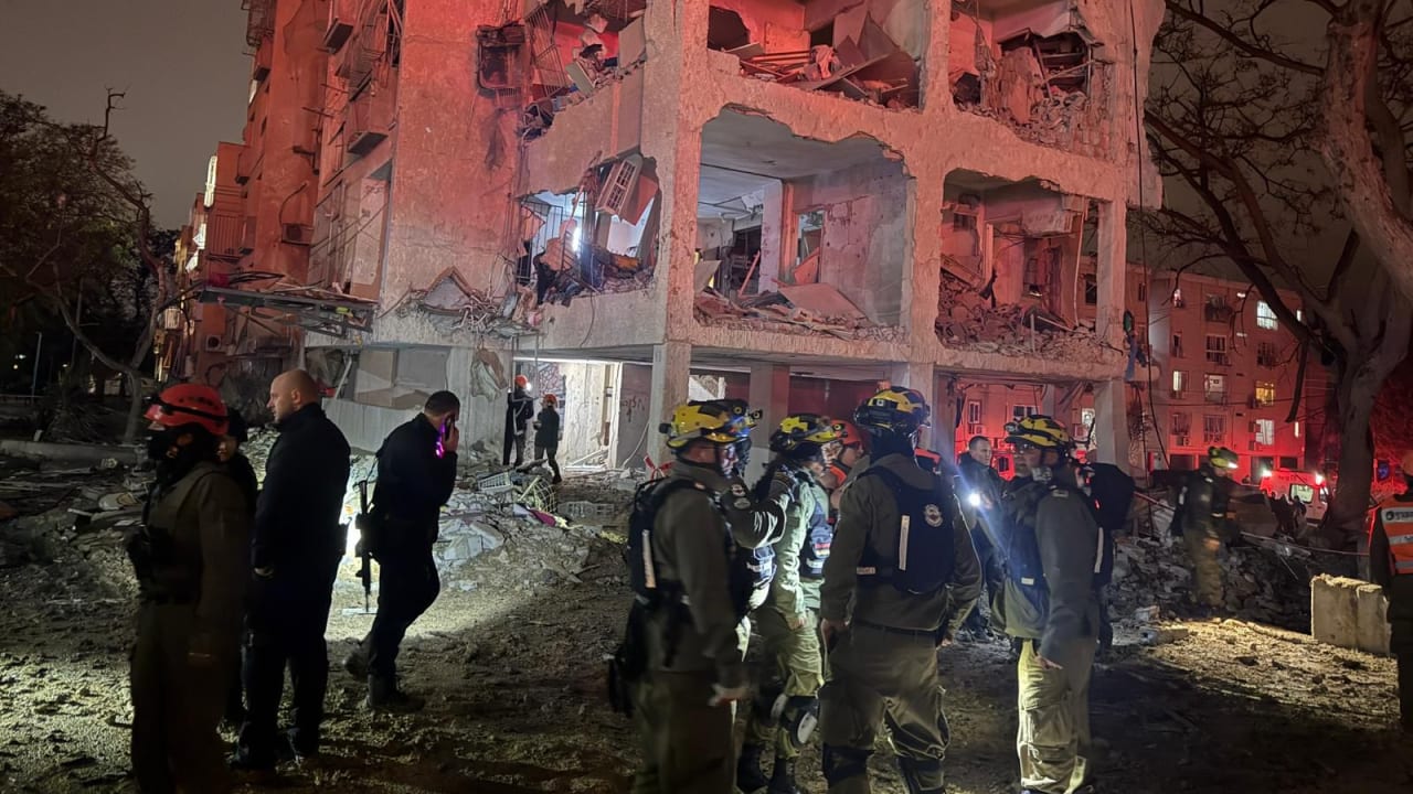 इजरायलमा इरानको भीषण मिसाइल आक्रमण, नेतान्याहु भन्छन् ‘आजको रात धेरै कठिन’