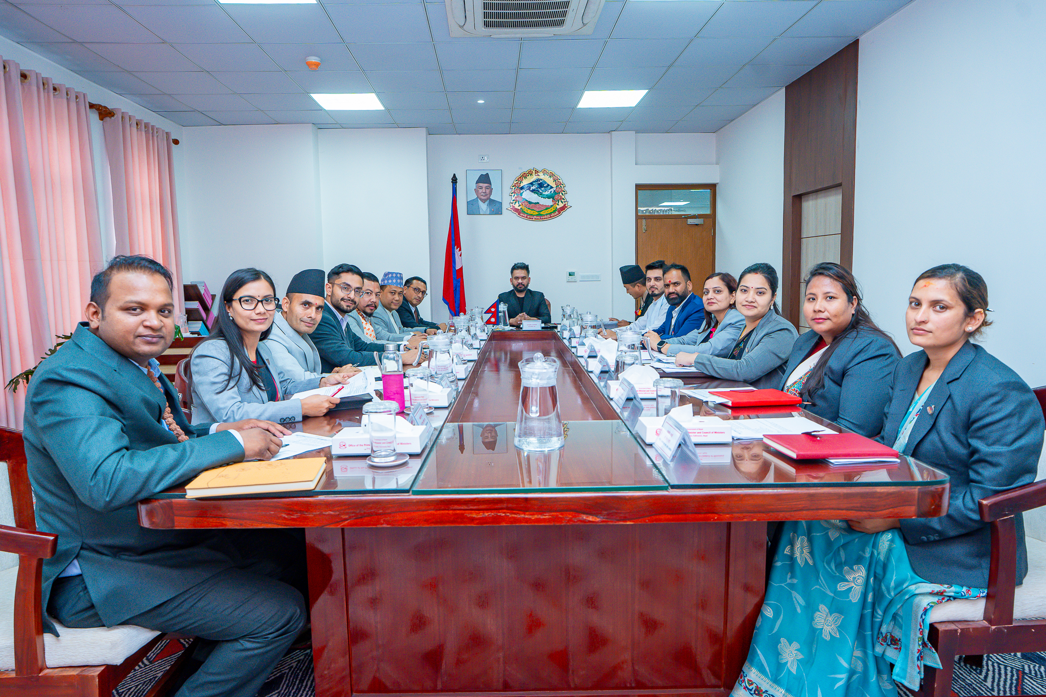 मन्त्रिपरिषद् बैठक जारी