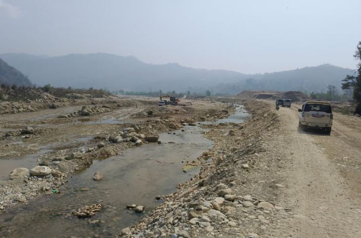 सामरी खोलामा मापदण्ड विपरीत उत्खनन, अनुगमनपछि कारबाहीको तयारी