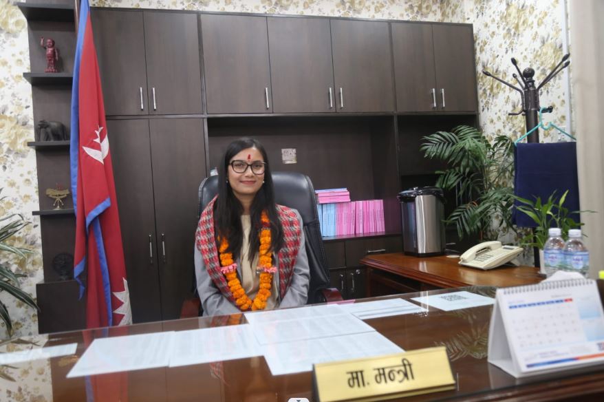 पदबहाली गर्दै सोविता गौतमले भनिन् : सुधार गर्नुपर्ने कानुनहरु तीव्र गतिमा अगाडि बढाउछौं