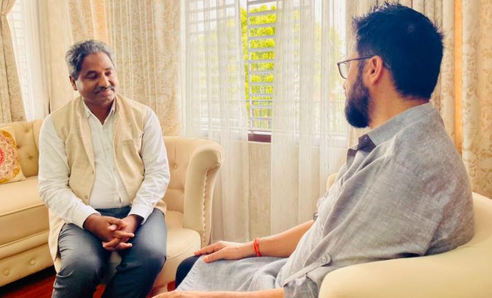 प्रभु साह र रवि लामिछानेबीच भेटवार्ता : सरकारले मधेसलाई प्राथमिकता दिने