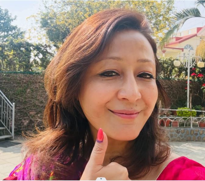 मन्त्री श्रद्धा श्रेष्ठले गरिन् मतदान, सहभागिताका लागि सबैलाई आह्वान