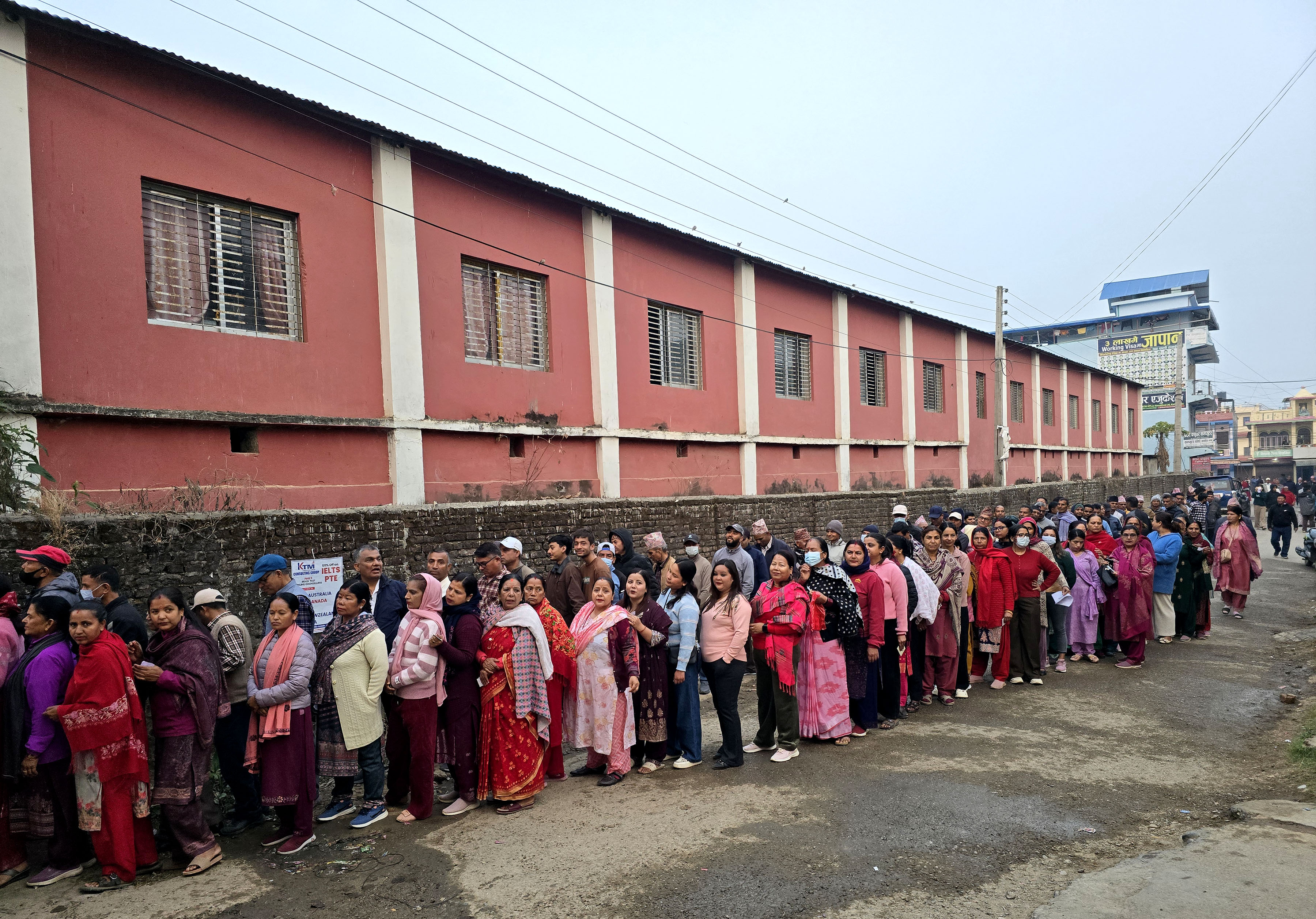 प्रतिनिधिसभा सदस्य निर्वाचनः मतदान सुरु