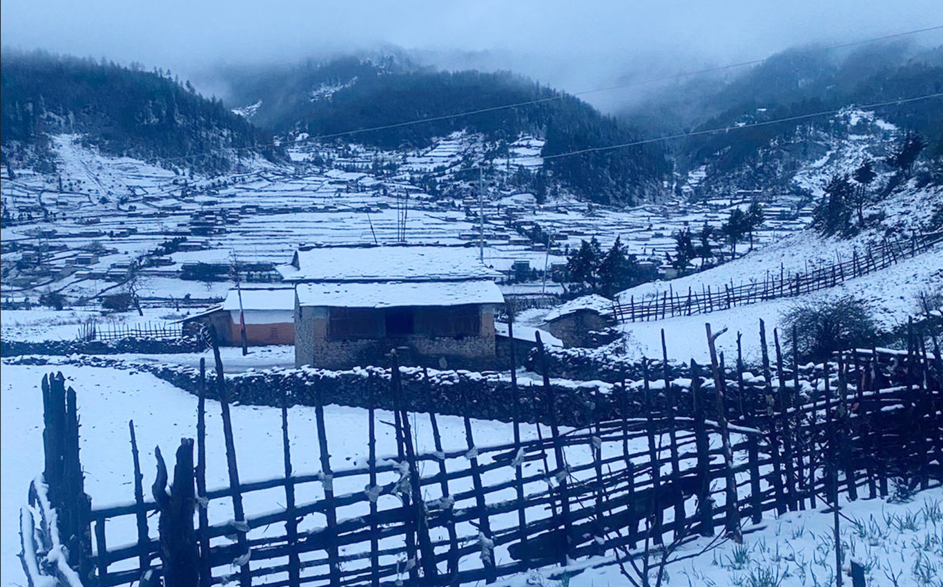 ढोरपाटनमा भारी हिमपात