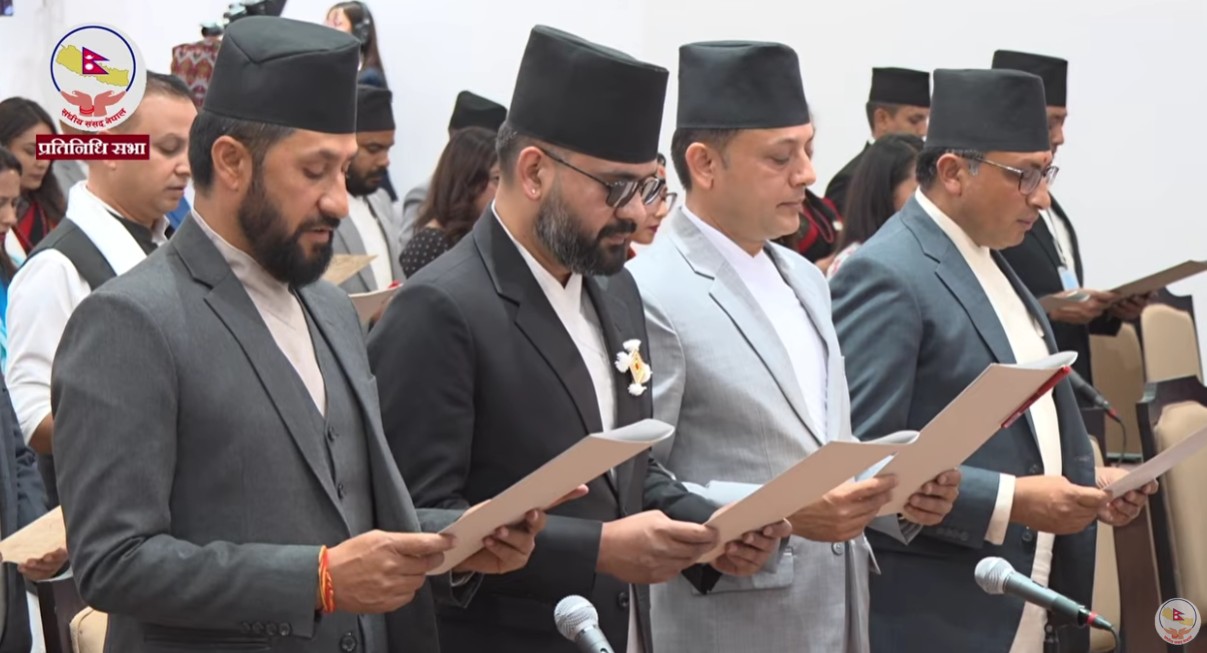 नवनिर्वाचित २७४ जना सांसदले लिए शपथ