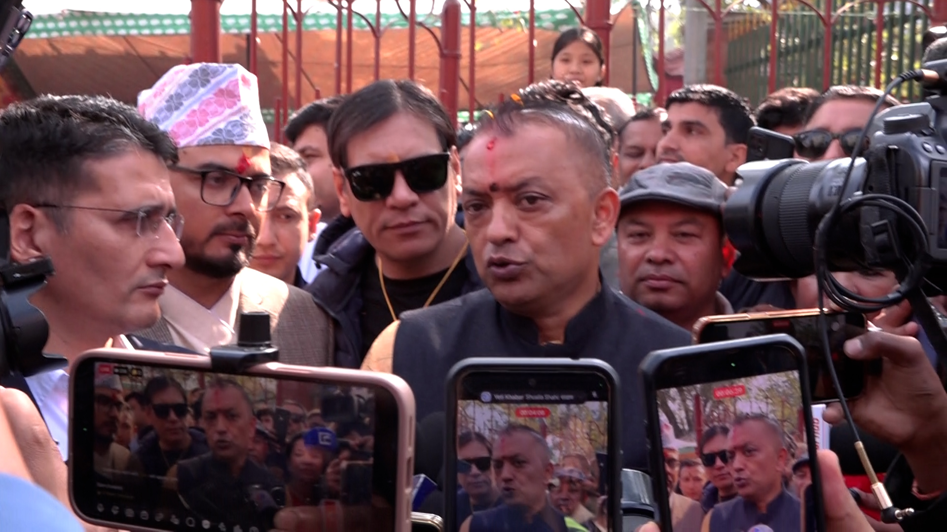 मतदान गर्दै गगनले भने -अवसर पाए पाँच वर्ष सुशासनमा काम गर्छौं