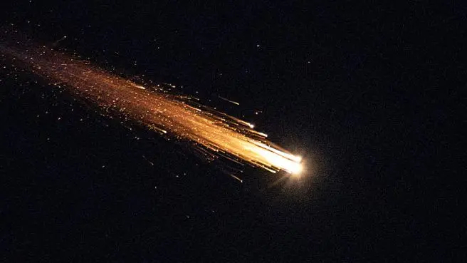 इरानी आक्रमणपछि दुबई बन्दरगाहमा कुवेती तेल ट्याङ्करमा आगलागी