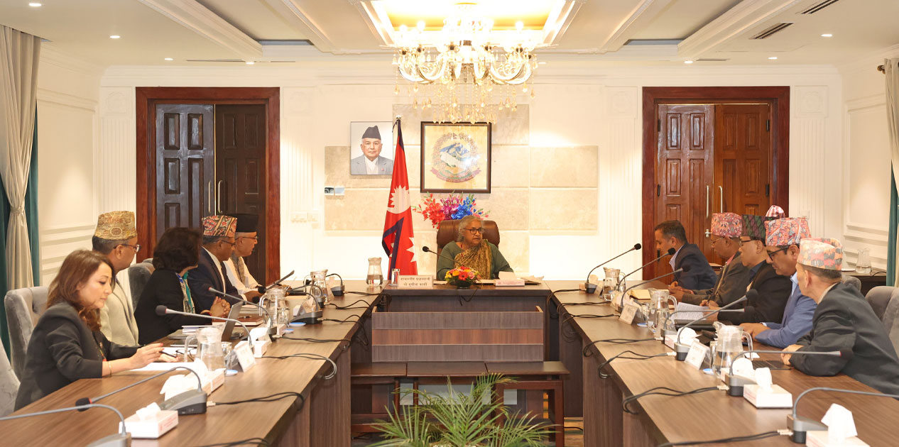 मन्त्रिपरिषद् बैठक जारी