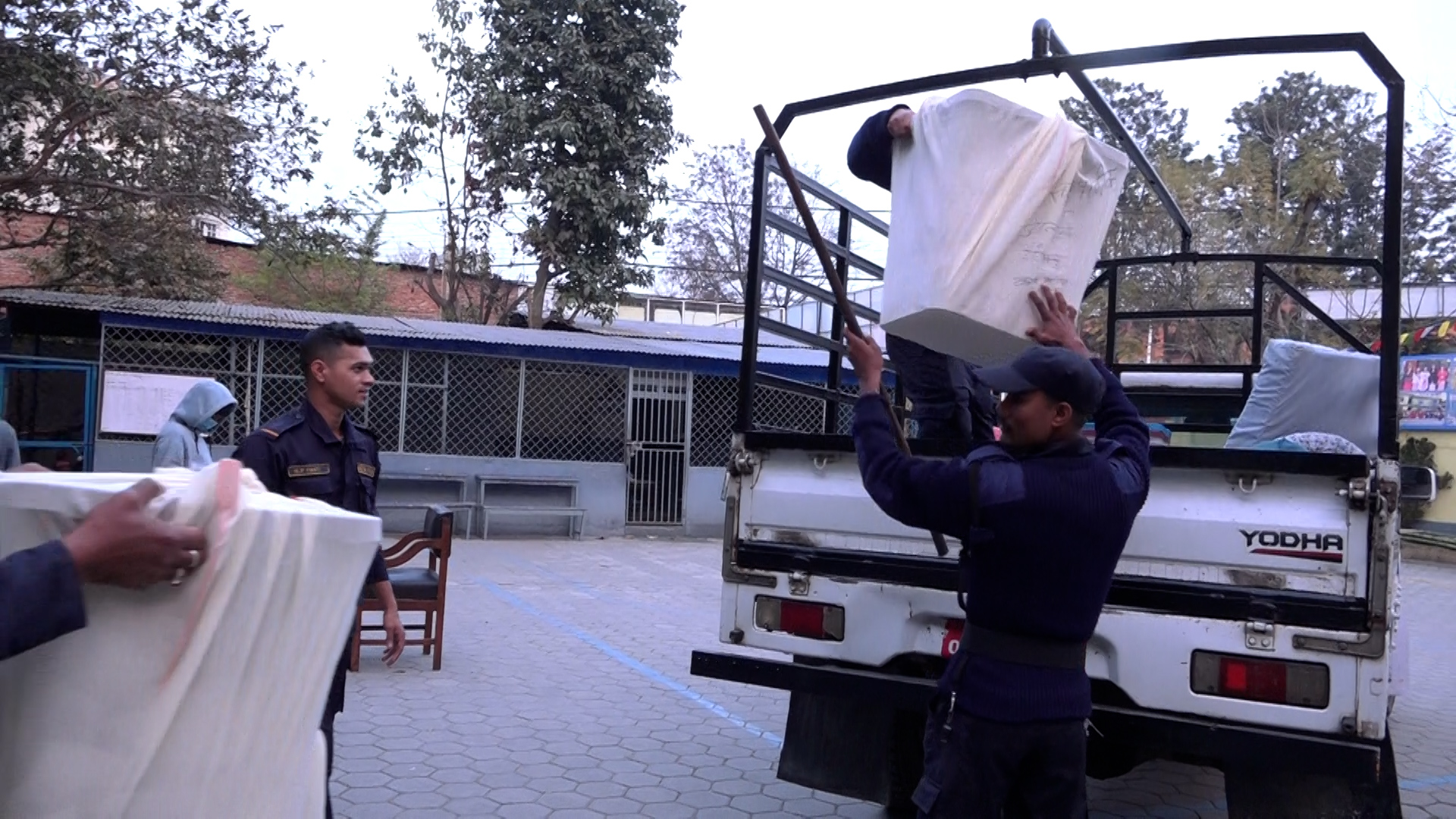 तीनकुने गैरीगाउँ अन्नपूर्ण विद्यालयबाट मतपेटिका संकलन (तस्बिरहरू)