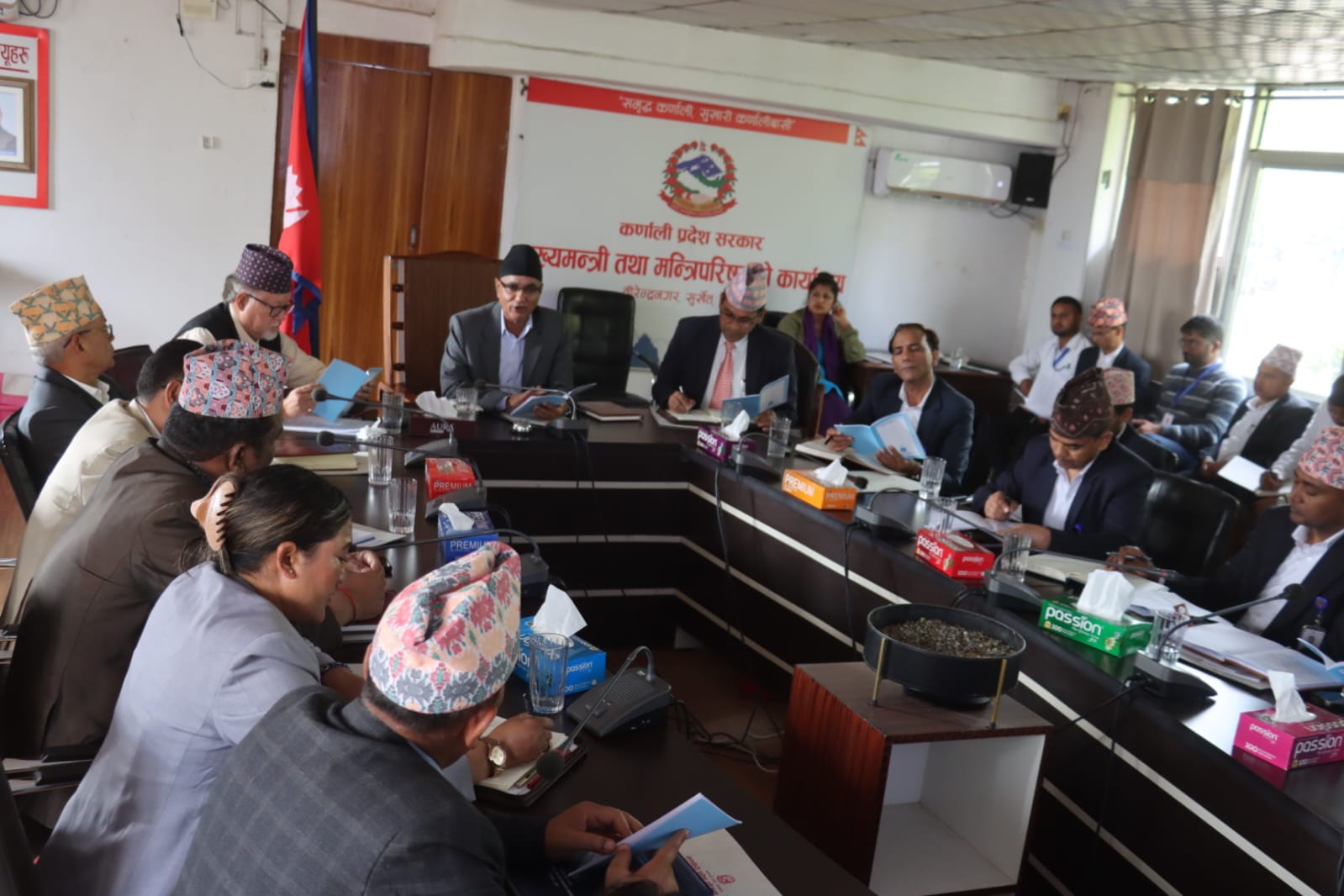 कर्णालीका मन्त्री र सचिवलाई कार्यशैली सुधार गर्न मुख्यमन्त्री कँडेलको निर्देशन