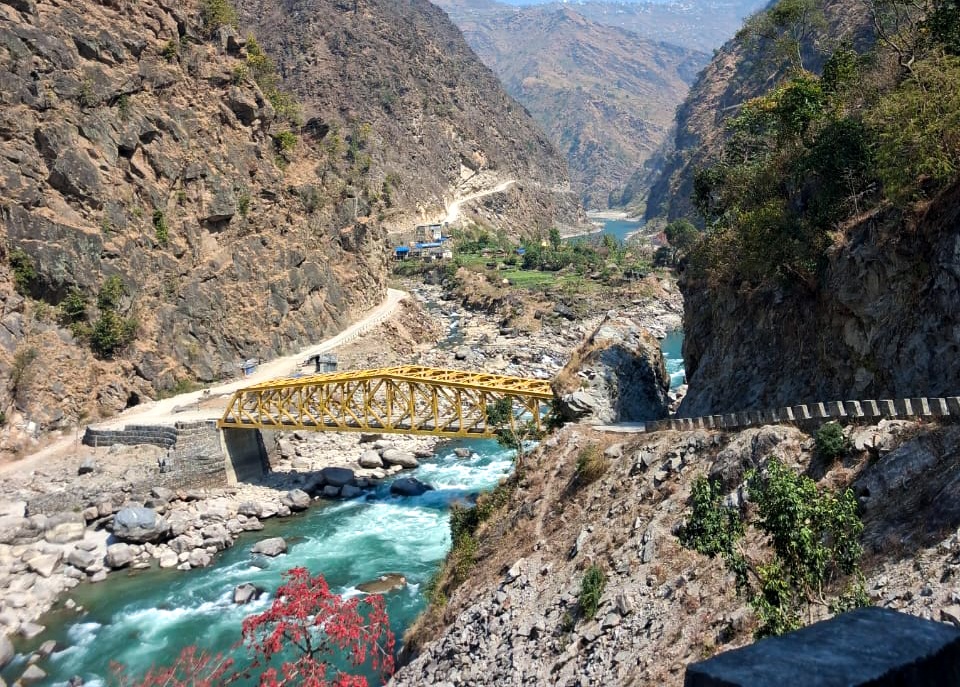 शान्त कर्णाली नदी : सुन्दरता, सम्भावना र चुनौतीको प्रतीक (तस्बिरहरू)