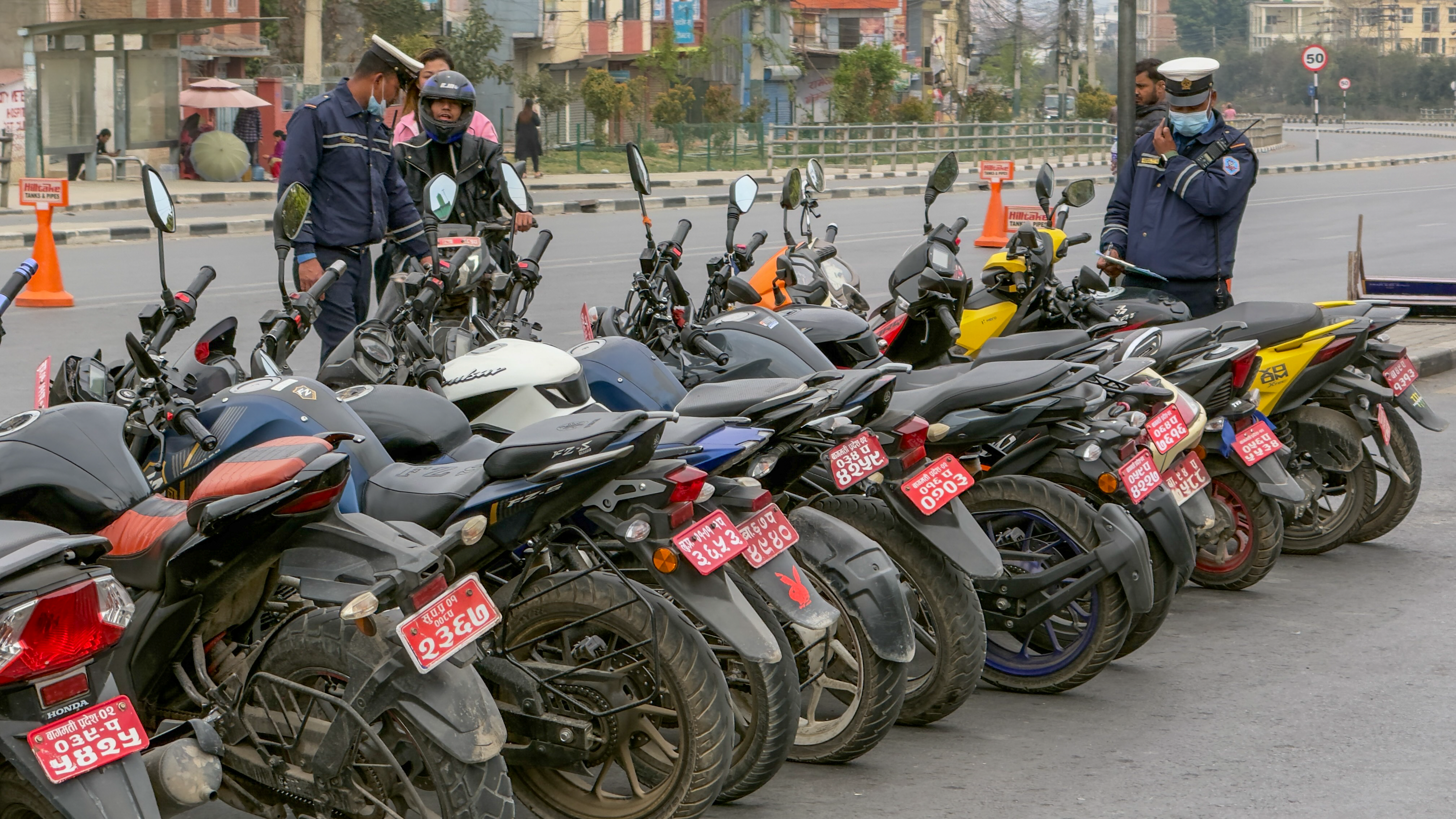 निर्वाचनका दिन काठमाडौं उपत्यकामा अनुमती बिना चलाइएका ९०० सवारी नियन्त्रणमा