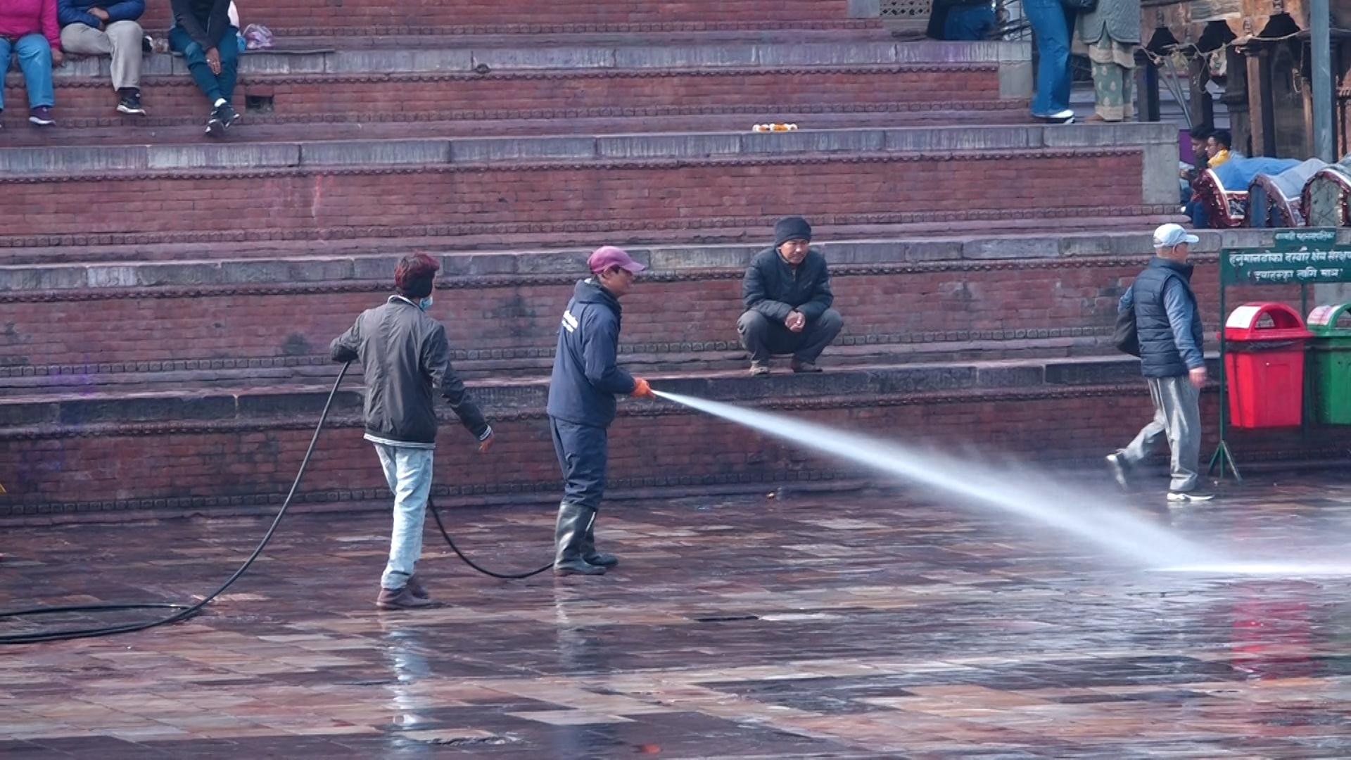 बसन्तपुरमा होलीपछिको सरसफाइ (फोटोफिचर)