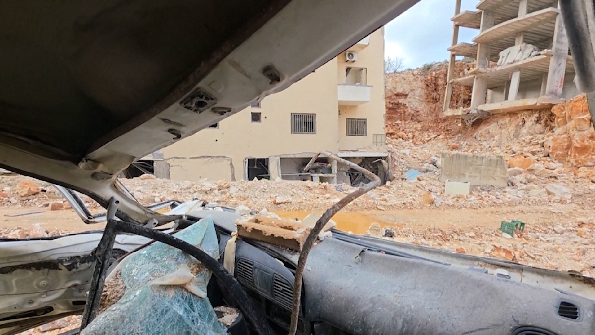 इजरायल-लेबनान तनाव, लेबनानमा कम्तीमा ३० हजार मानिस विस्थापित