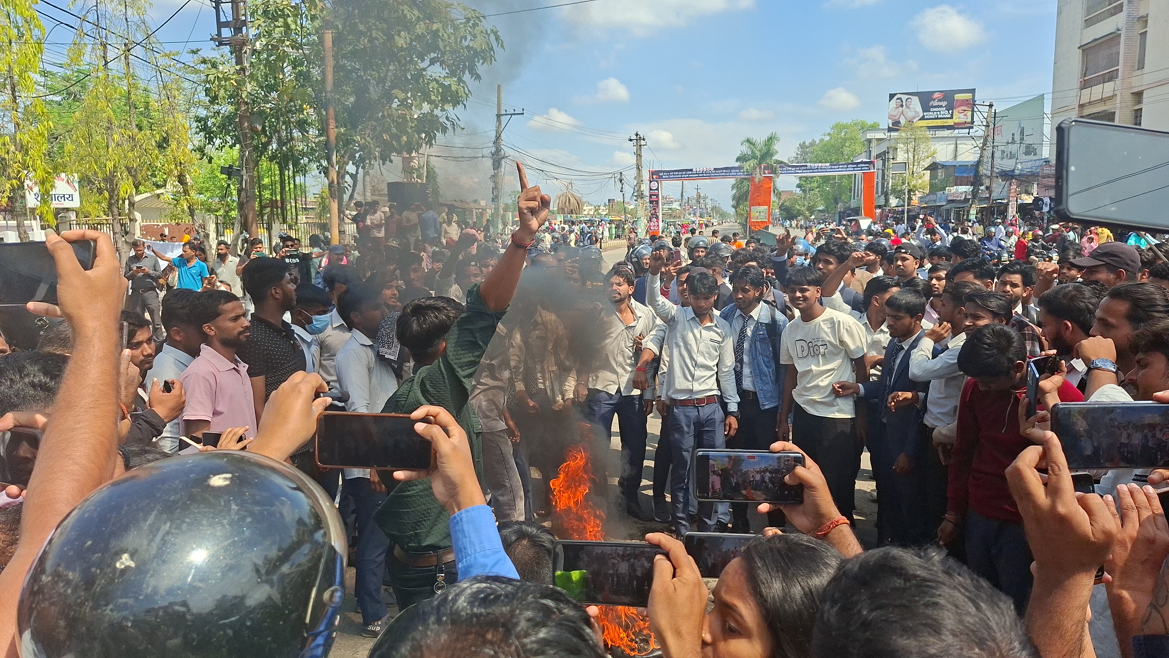 आन्तरिक विवादले परीक्षा रोकिएपछि वीरगञ्जको हरि खेतान क्याम्पस तनावग्रस्त