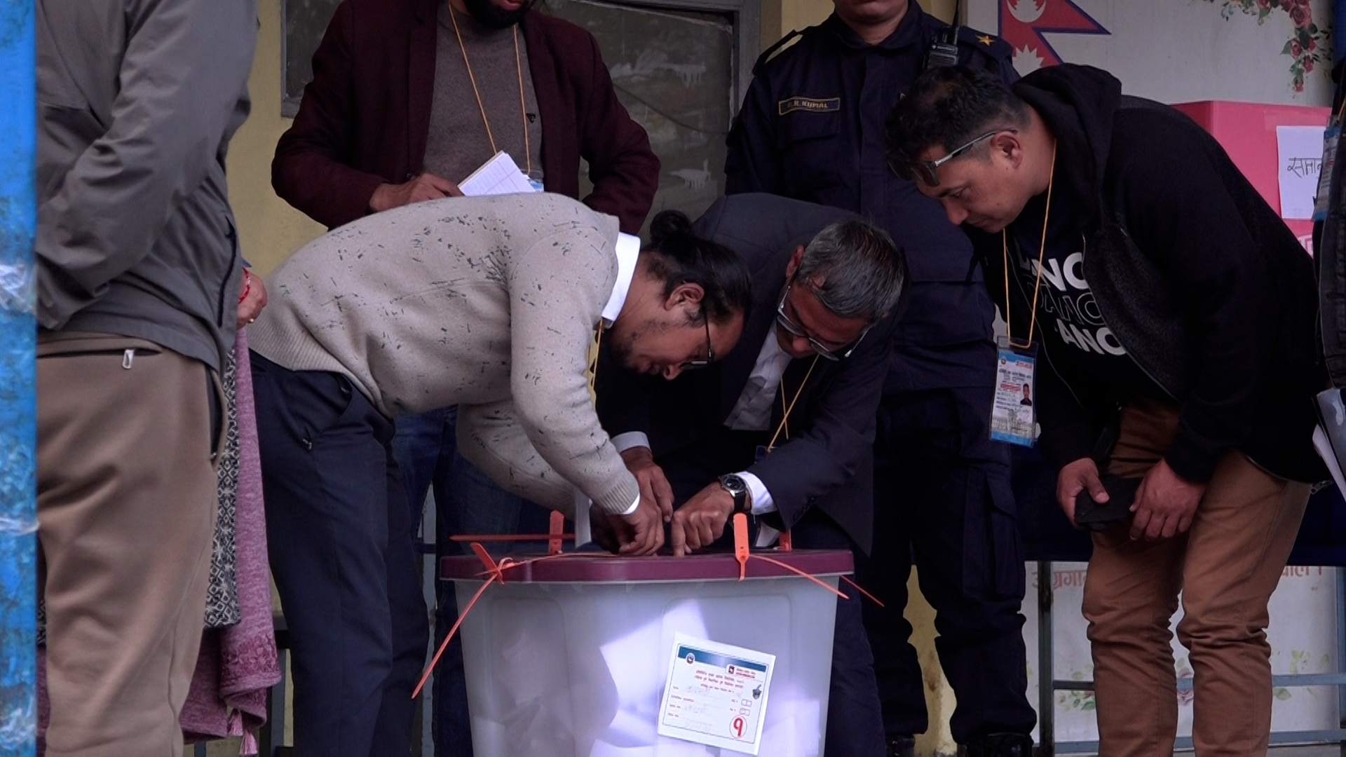 अनिश्चितताबीचको संयमित नेतृत्व: तोकिएको मितिमा सम्पन्न निर्वाचनले खिचेको राष्ट्रिय ध्यान