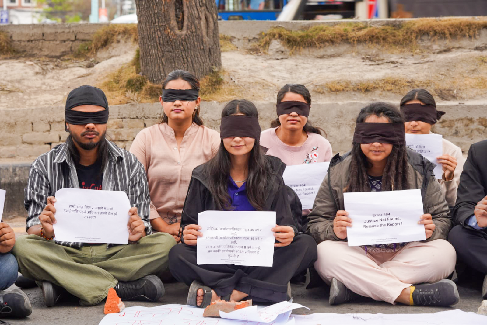 कार्की आयोगको प्रतिवेदन सार्वजनिक गर्न माग गर्दै माइतीघर मण्डलामा प्रदर्शन (तस्विरहरू)