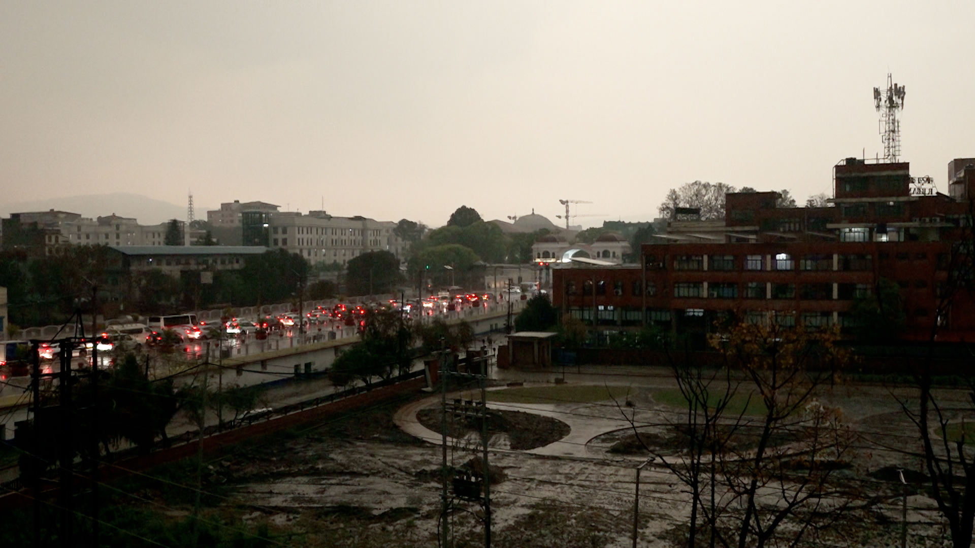 काठमाडौंमा हुरीबतासहितको वर्षा जारी, सतर्क रहन मौसमविद्को आग्रह