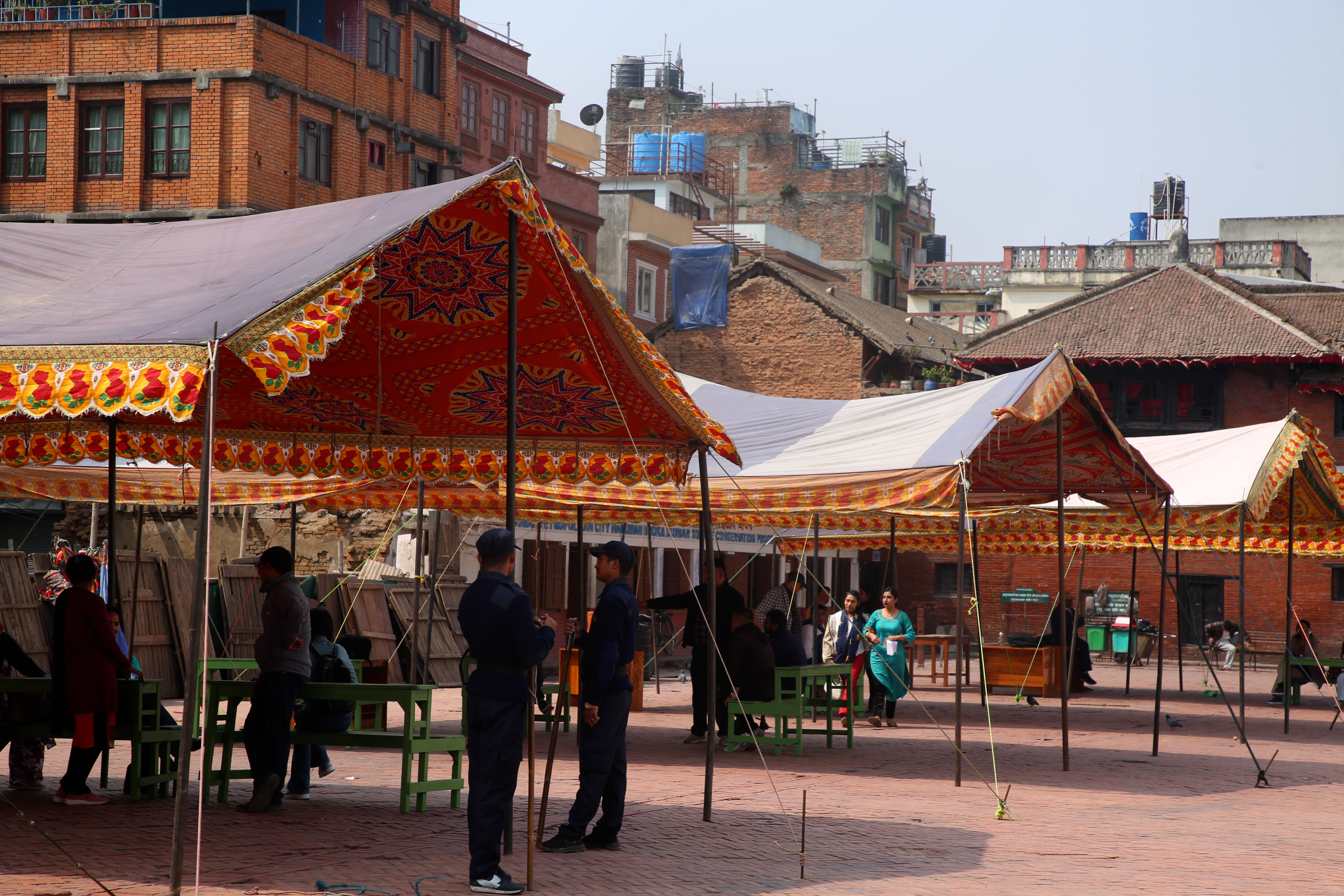 काठमाडौंमा मतदान स्थल निर्माण धमाधम (तस्बिरसहित)