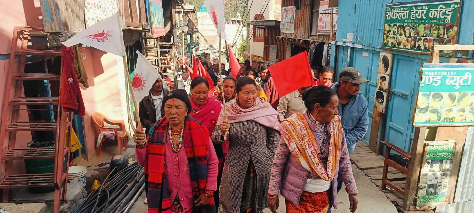 ओली पक्राउको विरोधमा मुगुमा एमालेको प्रदर्शन