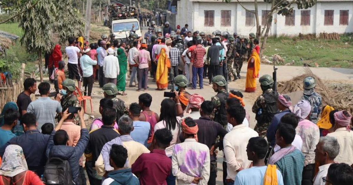 सर्लाहीको बलरा मतदान केन्द्रमा विवाद, ढुंगामुढापछि केही बेर रोकिएको मतदान पुन: सुरु