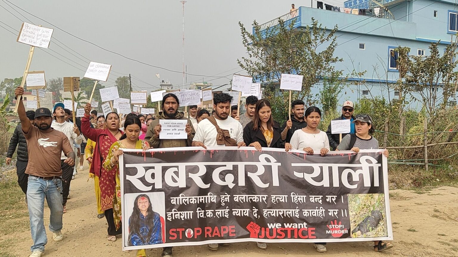 इनिशा हत्याको छानविन गर्न माग गर्दै वीरेन्द्रनगरमा प्रदर्शन