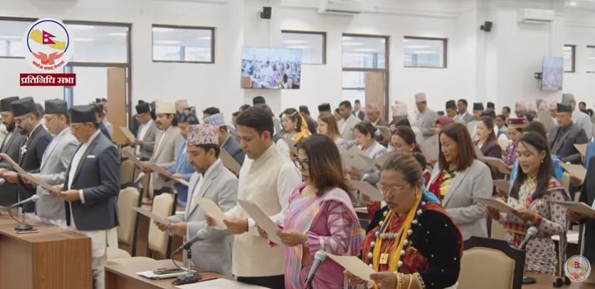 नवनिर्वाचित २७४ जना सांसदले लिए शपथ
