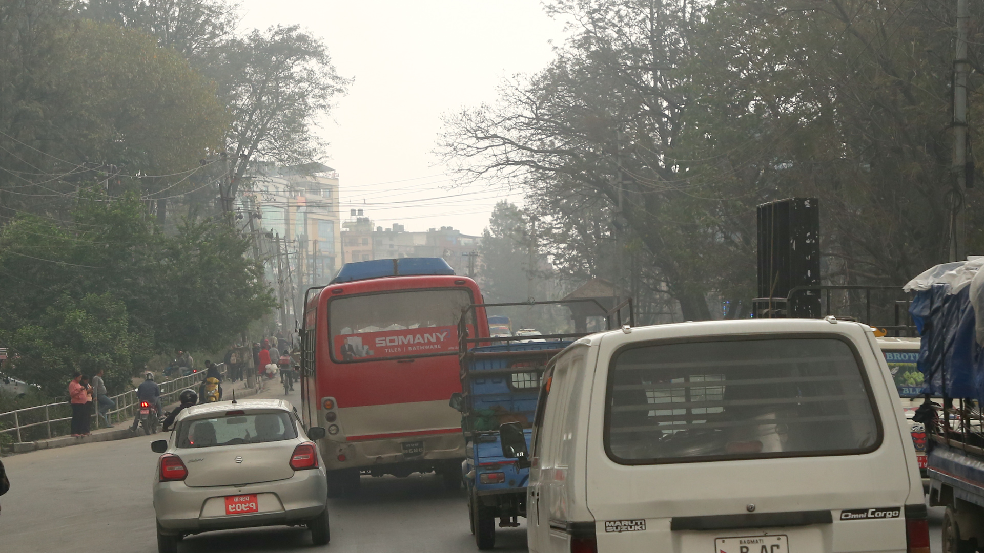 उपत्यकामा बदली र छिटफुट वर्षा, वायुमण्डलीय प्रदूषण बढ्यो (तस्बिरहरू)