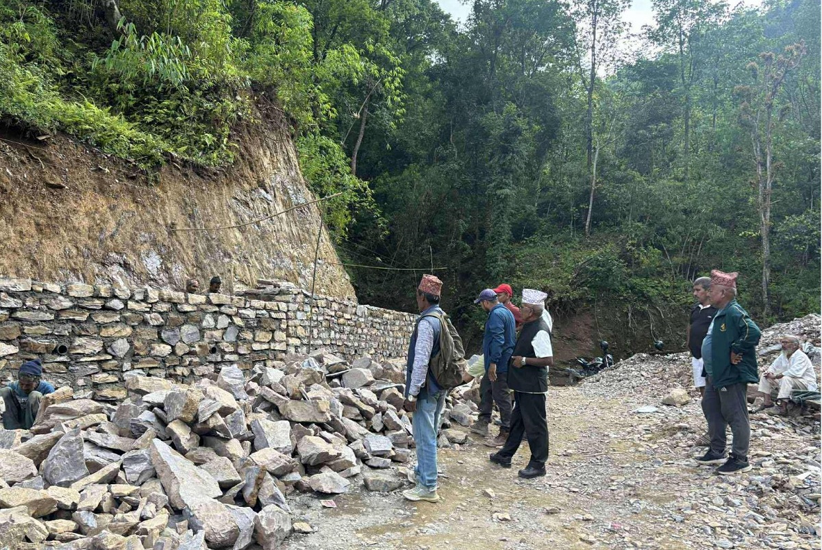 निर्माण व्यवसायीले काम नगर्दा हरिचौर–मल्म–पाण्डवखानी सडक अधुरो