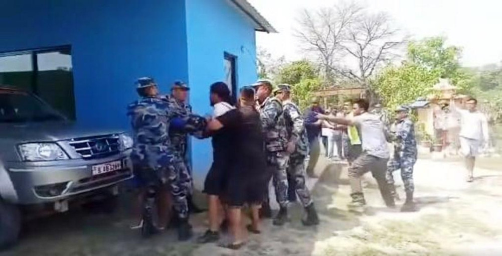 सुरक्षा लापरबाही गर्ने खक्रौलास्थित सशस्त्रका गुल्मपतिसहित सबै कर्मचारीलाई मुख्यालय झिकाइयो