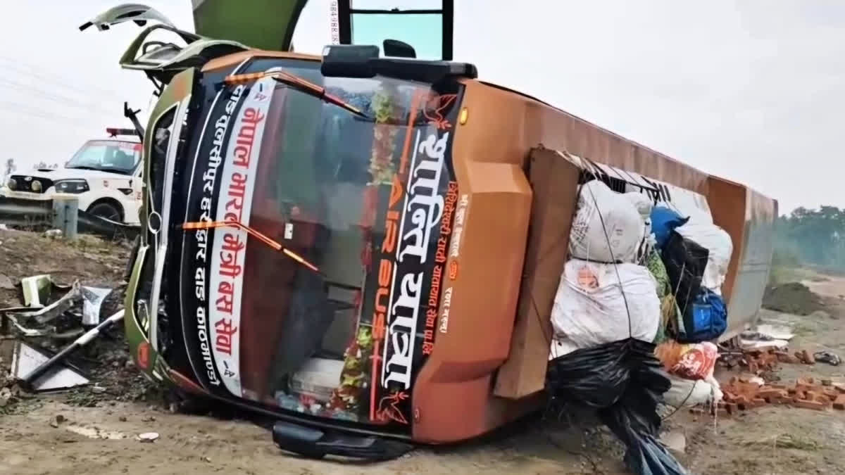 उत्तराखण्डमा नेपाल–भारत मैत्री बस दुर्घटना, एक महिने बालिकासहित ९ जना घाइते