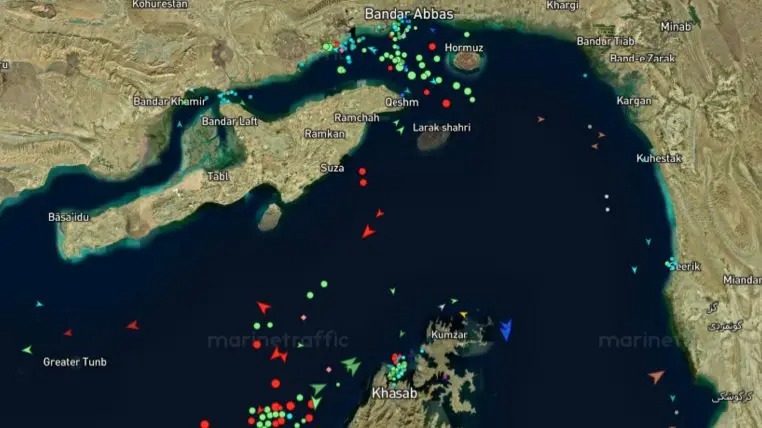 हर्मुज स्ट्रेटमा जहाजहरू भरिभराउ, कुनै पनि निस्किन पाएनन्