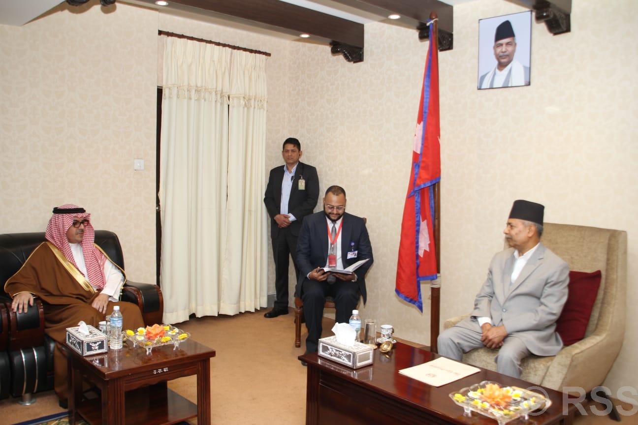 उपराष्ट्रपति यादवसँग साउदी अरेबियाका राजदूत मनिकरको शिष्टाचार भेट