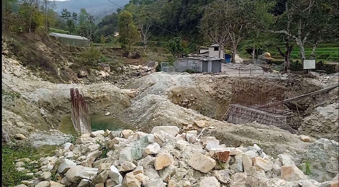 दुईवर्षसम्म सक्नुपर्ने मल्याङ्दीखोला मोटरेबल पुल २५ प्रतिशतमात्र काम