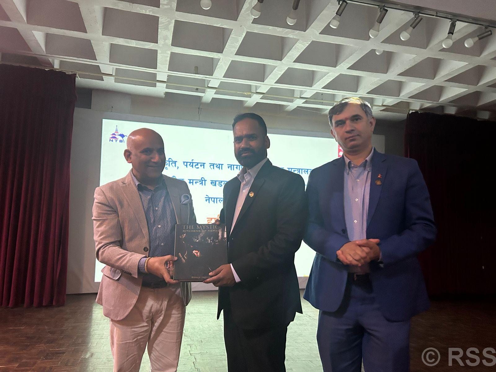 पर्यटन क्षेत्रमा सुधार आवश्यक छ: पर्यटनमन्त्री पौडेल