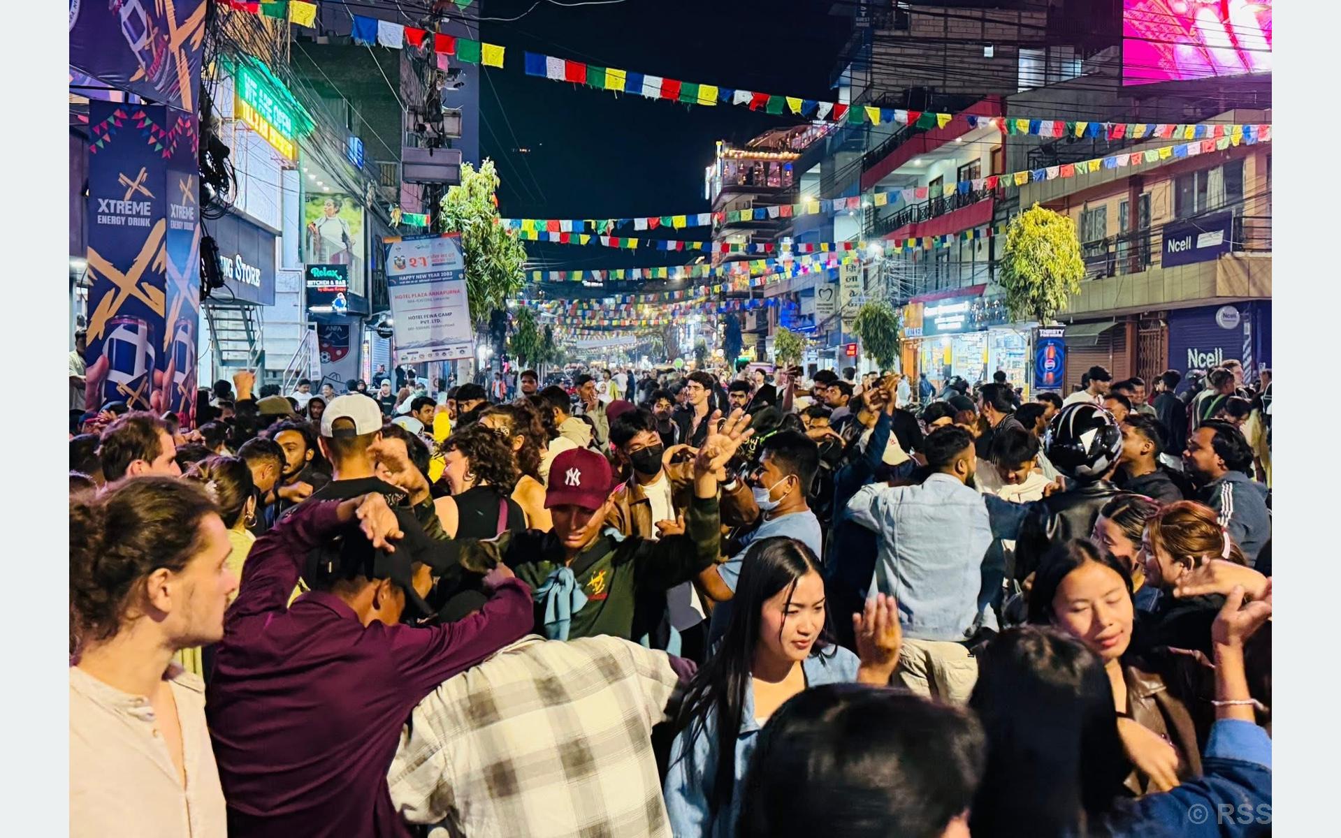 नयाँ वर्षमा मस्त झुम्यो पोखरा