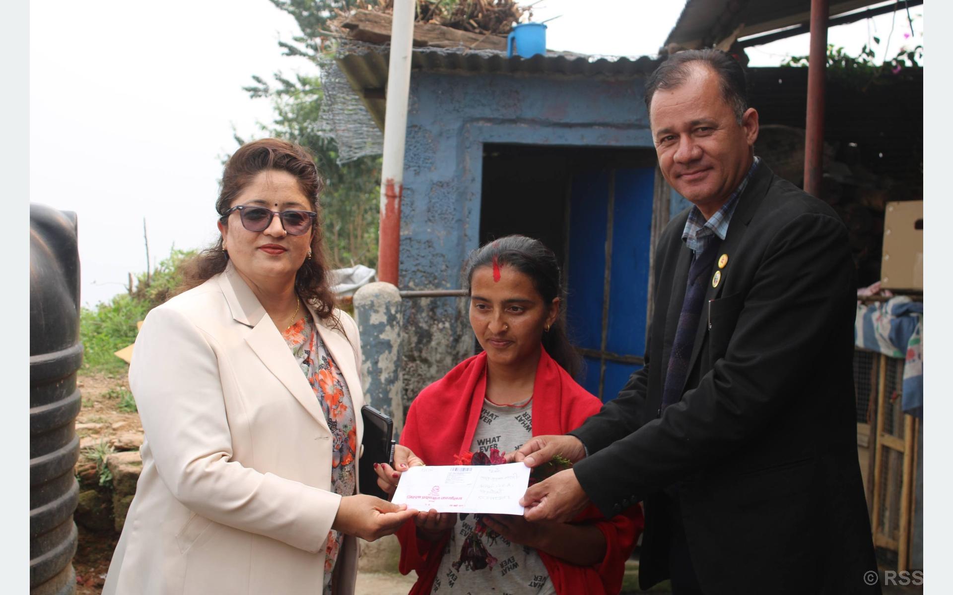 कास्कीमा सेवाग्राहीको घरमै राहदानी पुर्याउन सुरु