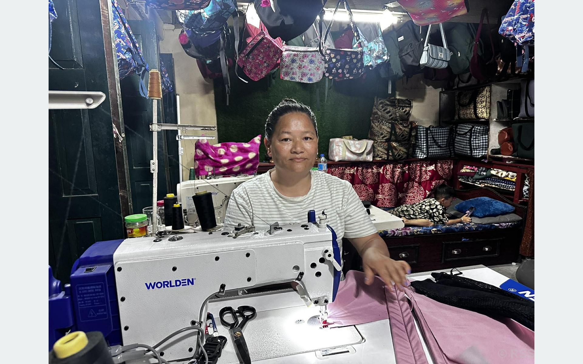 ‘युट्युव’ हेरेर सीप, ‘फेसबुक–टिकटक’ बाट बजारीकरण