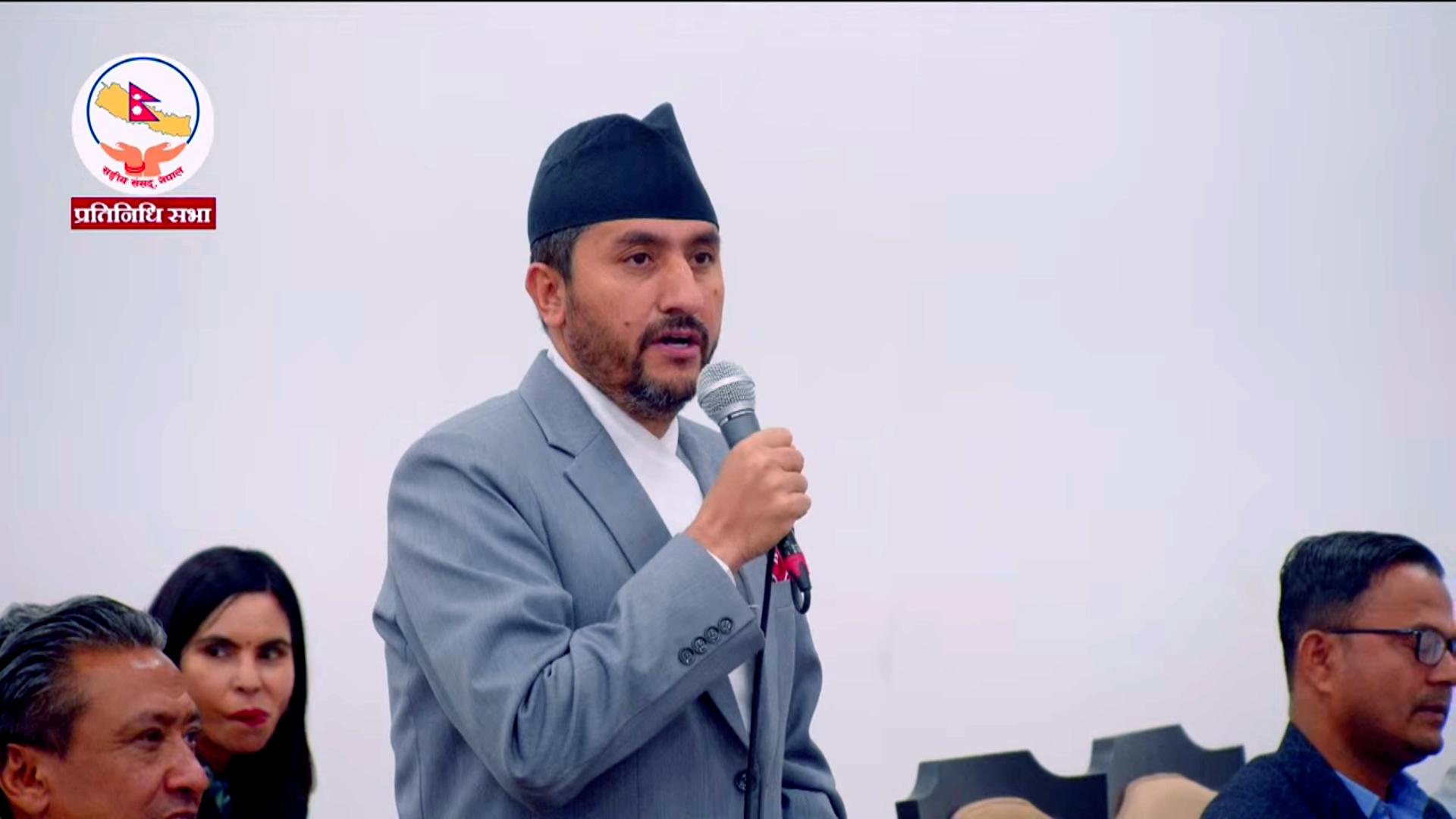 सांसद खरेलले भने- संसदभित्र पुराना पातहरु हट्दै गएका छन्, नयाँ पालुवाहरु पलाउँदै आएका छन्