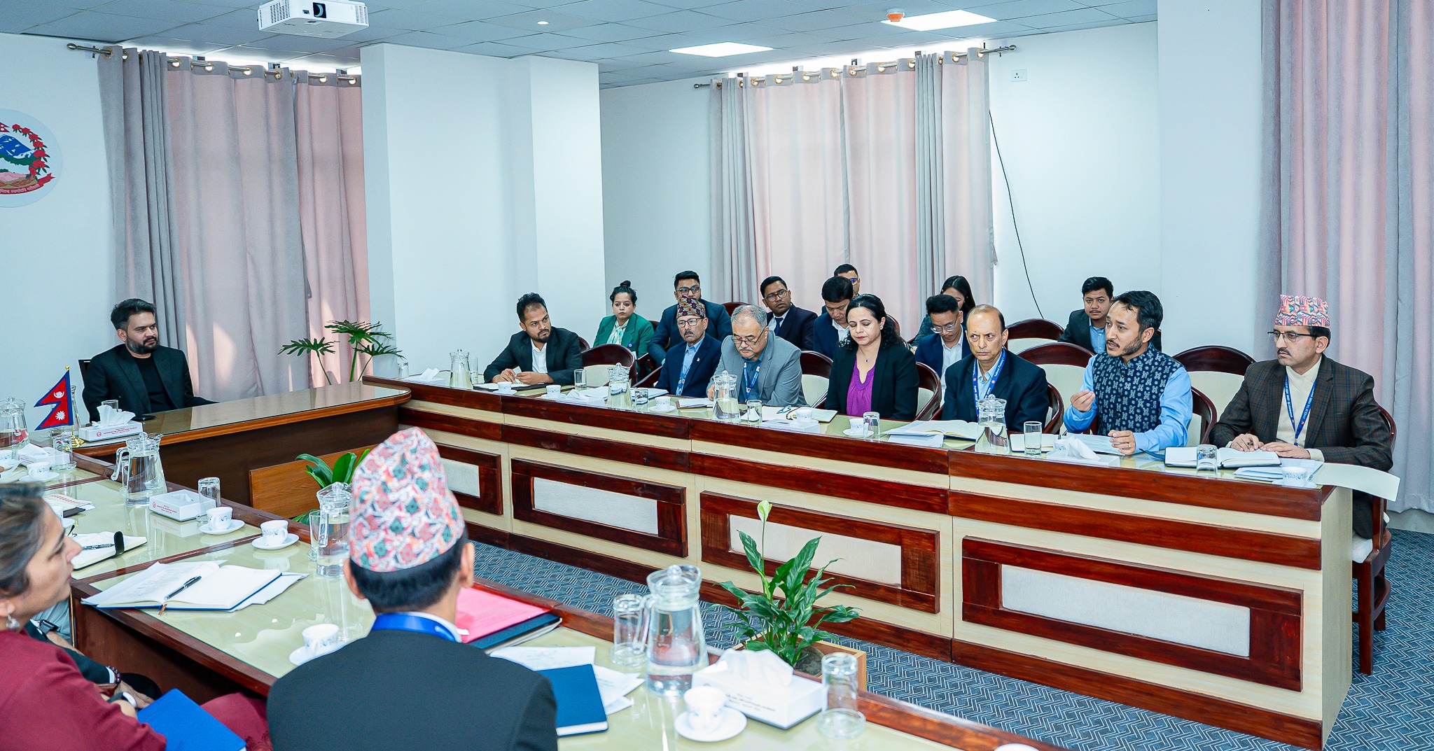 अर्थमन्त्री, योजना आयोग र नीति अनुसन्धान प्रतिष्ठानका अधिकारीसँग प्रधानमन्त्रीको छलफल