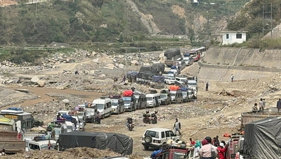 अविरल वर्षापछि बिपी राजमार्ग पूर्ण बन्द