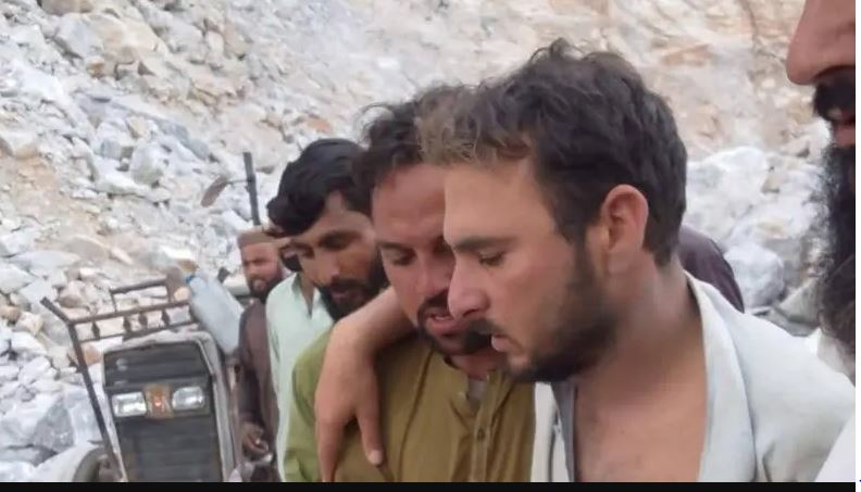 ‘मलाई बाहिर निकाल!’ : १६ दिनसम्म भग्नावशेषमा पुरिएका एक व्यक्ति जीवितै फेला