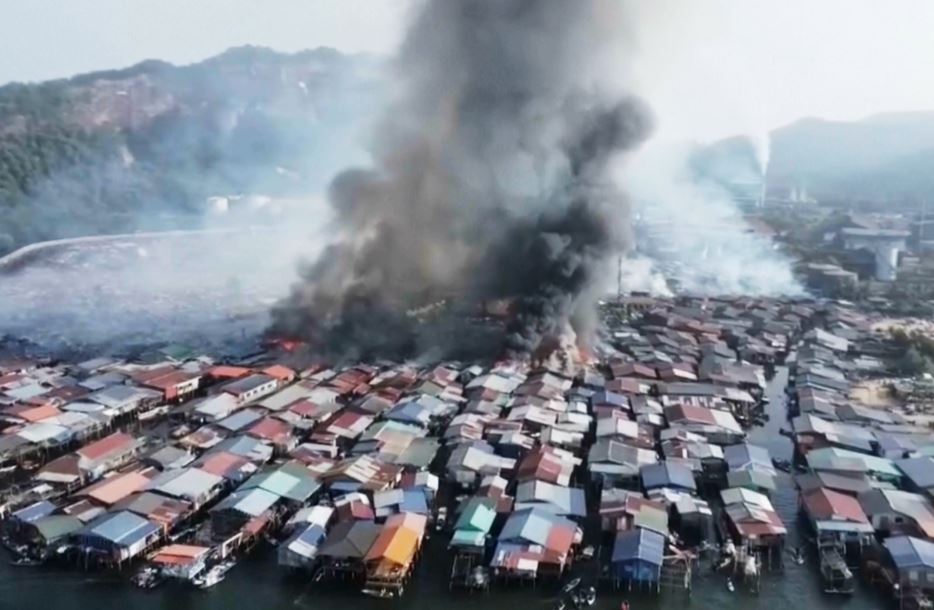 बोर्नियोमा भीषण आगलागी, हजारौं विस्थापित