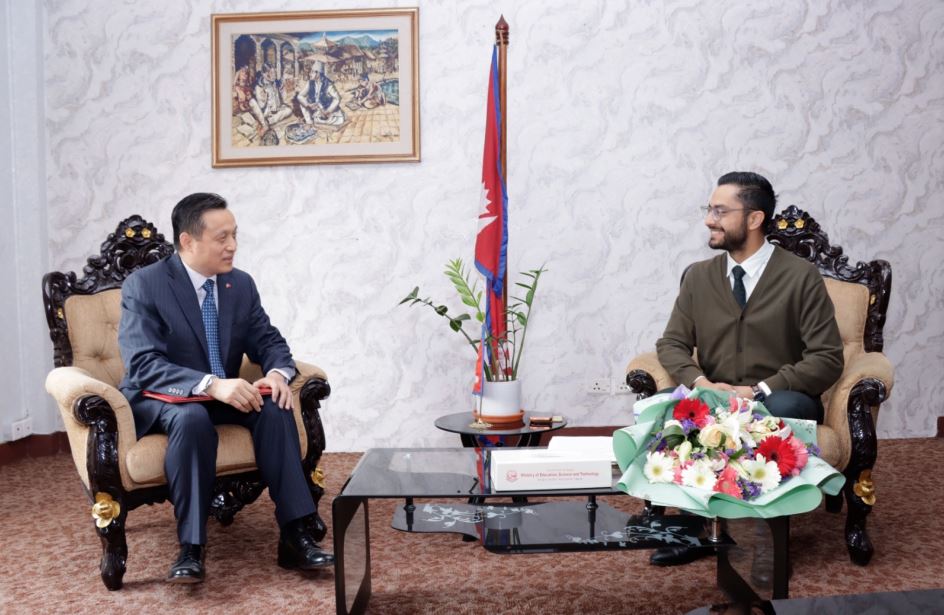 शिक्षामन्त्री पोखरेलसँग चिनियाँ राजदूतको शिष्टाचार भेटवार्ता